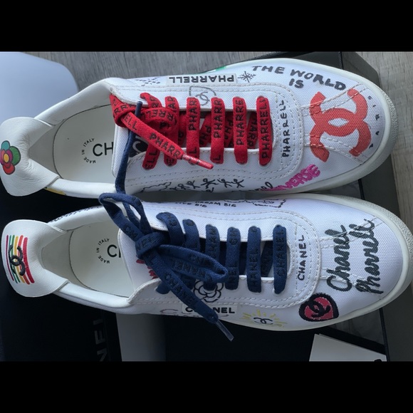 Chanel X Pharrell 19D White Graffiti CC Low Top Lace Up Flat Trainer Sneaker - Picture 2 of 5